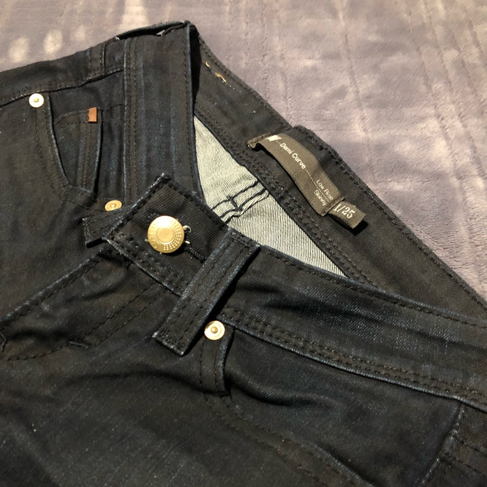Dark midnight blue (black blue) Levi’s pants.